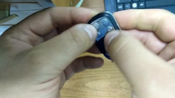 Брелок для ворот не программируется.