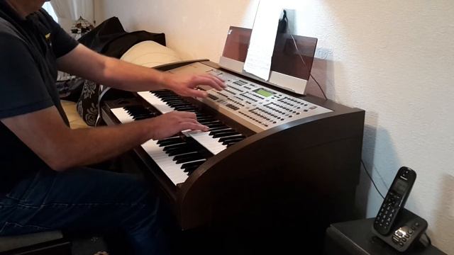 John Stokes playing Orla GT 3000 Organ смотреть онлайн