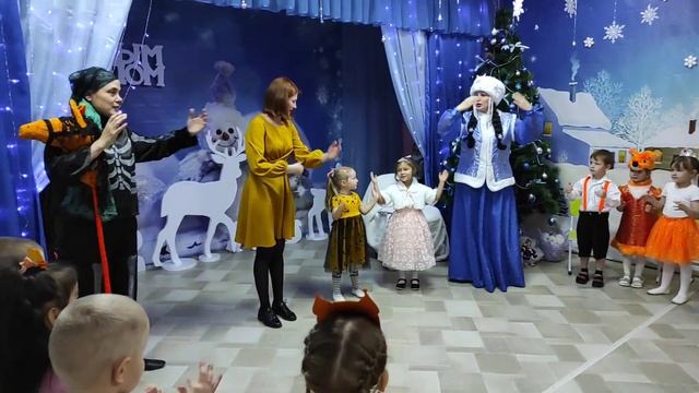 Новогодний утренник в средней группе смотреть онлайн