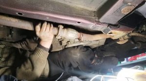 Снятие КПП 5 ст Шевроле Нива без ямы