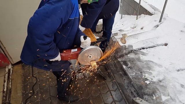 Угловая шлифмашина RedVerg RD-AG230-230S смотреть онлайн