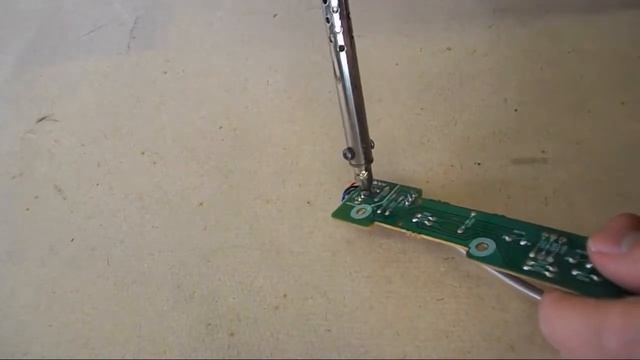 Выпаивание деталей с помощью оловоотсоса смотреть онлайн