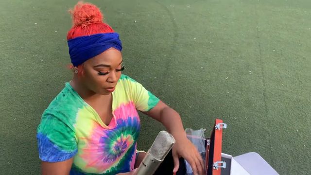 Ali Caldwell - Warm Audio WA-87r2 Microphone Unboxing смотреть онлайн