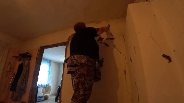 ЖИЗНЬ В ГЛУБИНКЕ / РЕМОНТ ПЕЧИ И СТЕН / ДОМ В ДЕРЕВНЕ / VLOG смотреть онлайн
