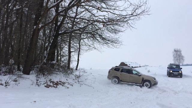 Dacia Duster 4WD in the snow смотреть онлайн