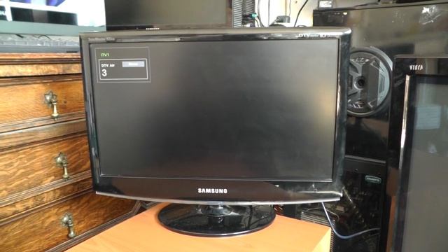 A Nice small working Samsung SyncMaster 933HD 19" Inch 720p LCD Freeview TV with HDMI input смотреть онлайн