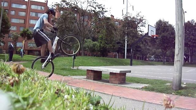 Sony W350 first biketrial ride filming смотреть онлайн