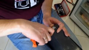 Как перевесить двери холодильника самому? Перевешиваем двери с дисплеем!