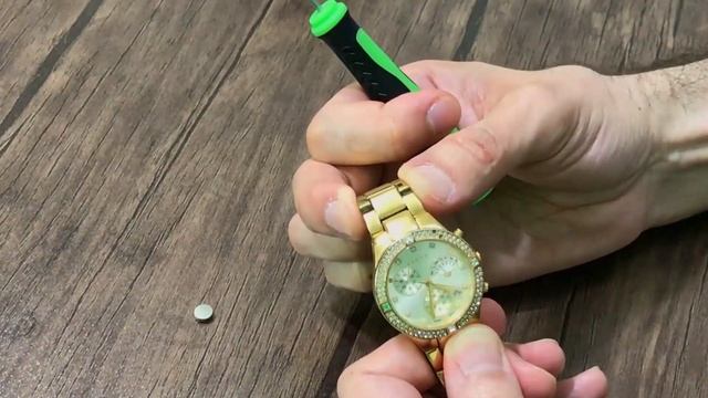 Change The Battery Of Your Watch - Your Available Tools Are Enough смотреть онлайн
