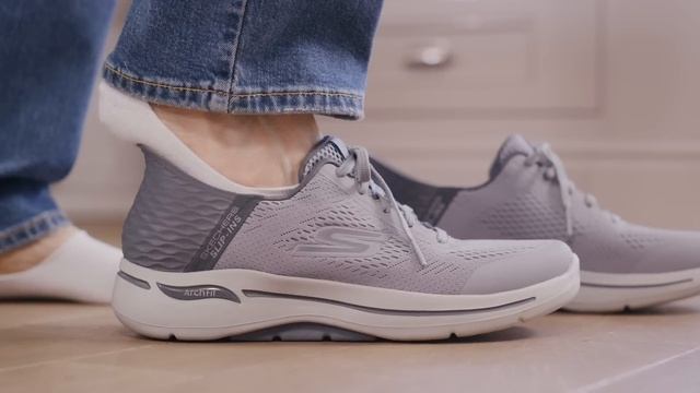Skechers Slip-ins™ смотреть онлайн