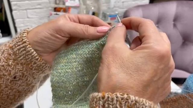 Скрутка "Мулине". Твидовый узор преображает пряжу. смотреть онлайн