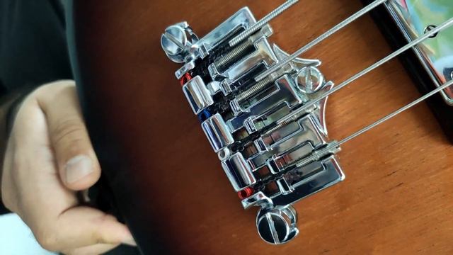 ¿Muy diferente a una standard? Gibson SG Bass 120th Anniversary смотреть онлайн