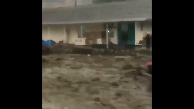 Селевой поток снёс часть села в Дагестане смотреть онлайн