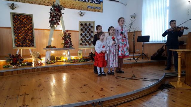 Кружится и падает лист кленовый🍁