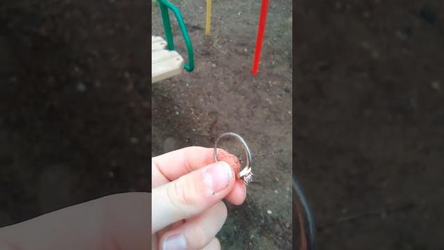 Я нашёл кольцо 💍 во дворе у друга 🤝. смотреть онлайн