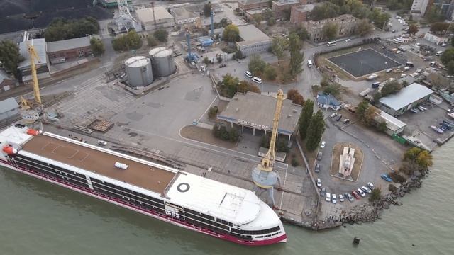 ТАГАНРОГ круизный лайнер МУСТАЙ КАРИМ смотреть онлайн