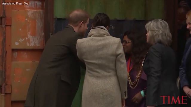 Prince Harry And Meghan Markle's Splashy First Outing In 2018 To Local Radio Station | TIME смотреть онлайн