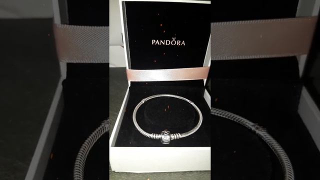 Pandora БРАСЛЕТ ИЗ СЕРЕБРА С ФИРМЕННЫМ ЗАМКОМ P-LOCK смотреть онлайн
