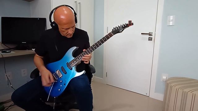 Queen - One Vision - Guitar Cover #freddiemercury #queen #guitar #cover #tagima #stella смотреть онлайн