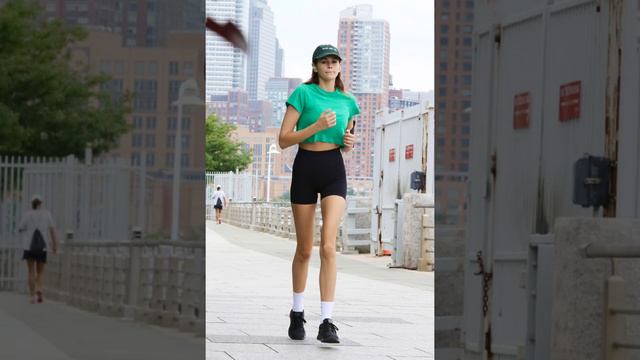 Kaia Gerber Fitting Herself For The Next Fashion Show! смотреть онлайн