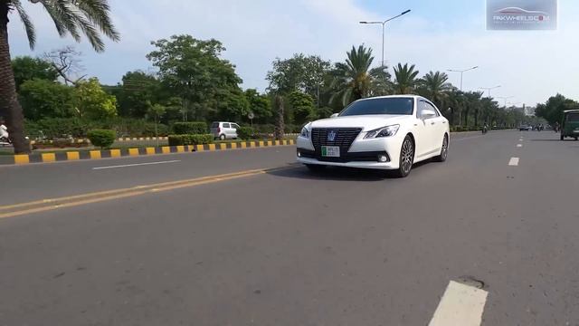 Toyota Crown Royal Saloon G 2015 | Owner's Review | PakWheels
