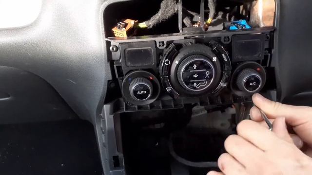 Citroen C3 Picasso climate control panel removal смотреть онлайн