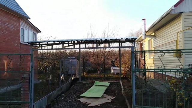 Профнастил МП 20 на дуги-стропилы. Смотрим, коментируем... смотреть онлайн