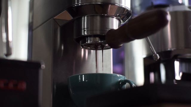 How to make coffee latte with DeLonghi Dedica EC685 Mod Steam wand & KG521Mod. смотреть онлайн