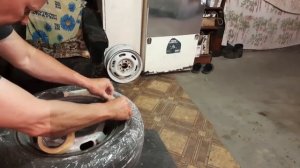 КАК  БЫСТРО ОБКЛЕИТЬ ШИНУ КОЛЕСА ДЛЯ ПОКРАСКИ ДИСКА  ЗА 5 МИНУТ