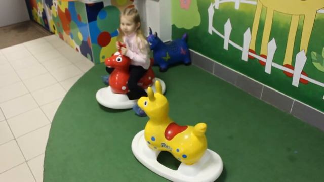 Таинственные ПРИКЛЮЧЕНИЯ в поликлинике / Kristina AdiGames смотреть онлайн