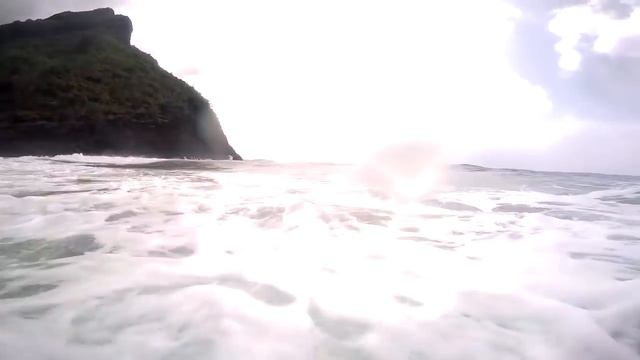Swimming at the Deadliest Beach in the World - Hanakapiai Beach смотреть онлайн