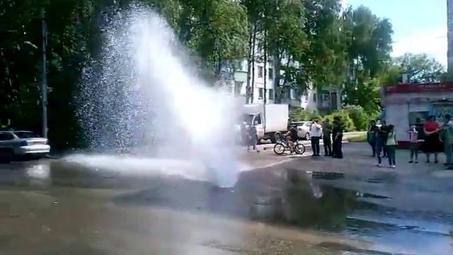 Прорыв трубы в Рязани. смотреть онлайн