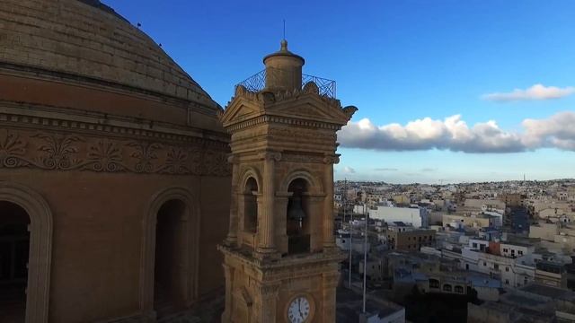 Mosta Rotunda Piazza смотреть онлайн