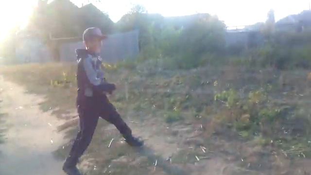 Мальчик очень сильно хочет в туалет смотреть онлайн