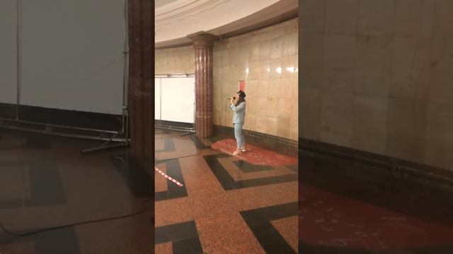 (Карина Мостовая)Старые песни в метро💕💔💓❤💙💗💖💚💛💜💝💟💞❣ смотреть онлайн