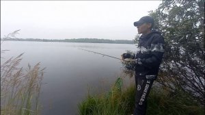 Рыбалка на окуня в траве. Разведка по окунёвым местам. БЕШЕНЫЙ КЛЁВ ОКУНЯ.