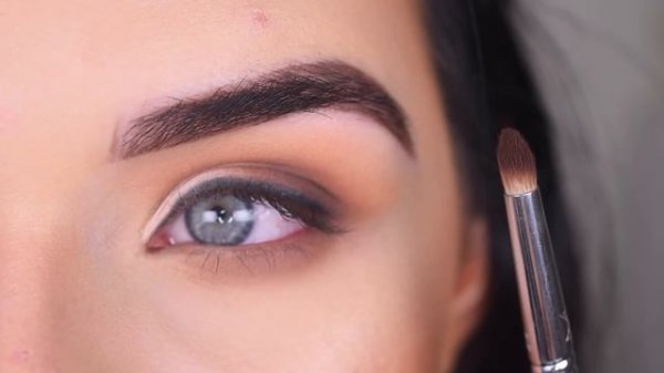 Classic Christmas Glam Makeup Tutorial | ABH Soft Glam Eyeshadow Palette