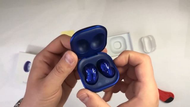 Відео огляд_ Bluetooth стерео бездротові навушники з боксом для зарядки SAMSUNG Galaxy Buds Live смотреть онлайн
