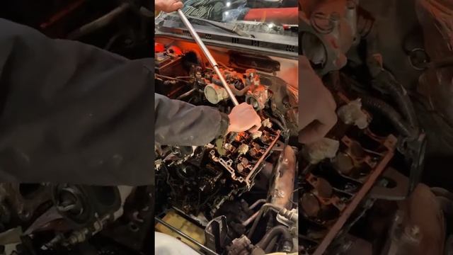 Как открутить головку блока цилиндров Suzuki))) смотреть онлайн
