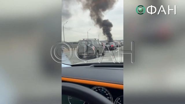 Грузовик загорелся на Новорижском шоссе в Подмосковье смотреть онлайн