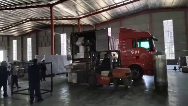 Погрузка оборудования для производства кормов/двухшнековый экструдер/гранулятор комбикорма смотреть онлайн