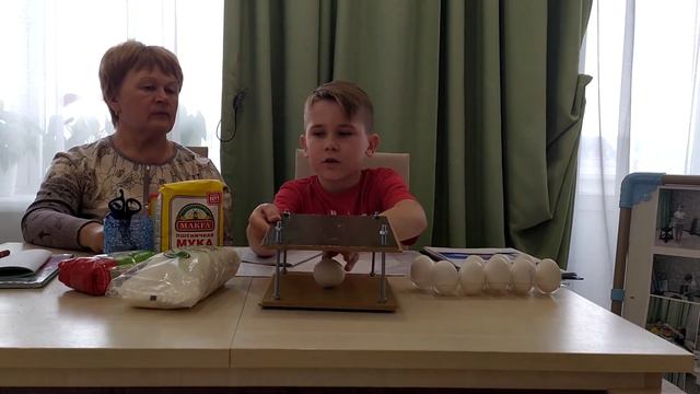 "А прочно ли куриное яйцо? " смотреть онлайн