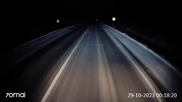 Просто смертник на легковой ,прошёл на обгон и чуть в лобовой таран, ладно хоть обошлось смотреть онлайн