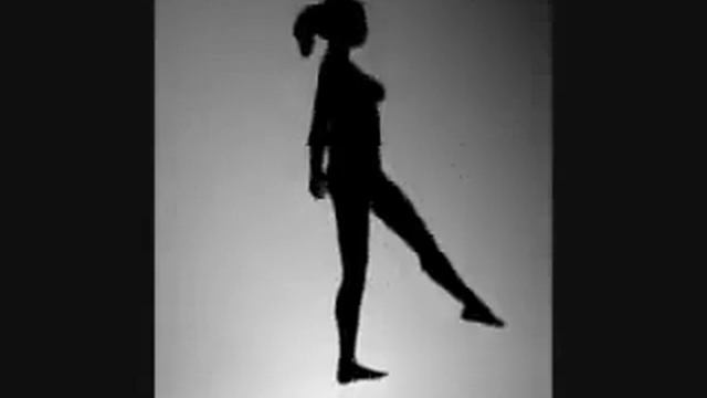 В левую или правую сторону крутиться фигура девушки ? смотреть онлайн