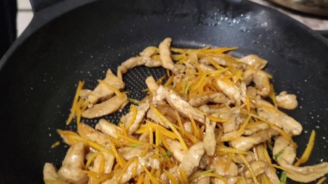 НЕОБЫЧАЙНО ВКУСНЫЙ САЛАТ С КУРИЦЕЙ | АЗИАТСКИЙ ГОРЯЧИЙ САЛАТ | БЫСТРЫЙ РЕЦЕПТ смотреть онлайн