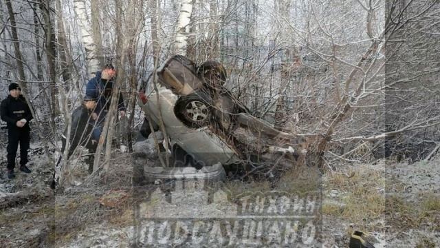 Порвало как газету: ВАЗ 2110 не выдержал встречи со столбом смотреть онлайн