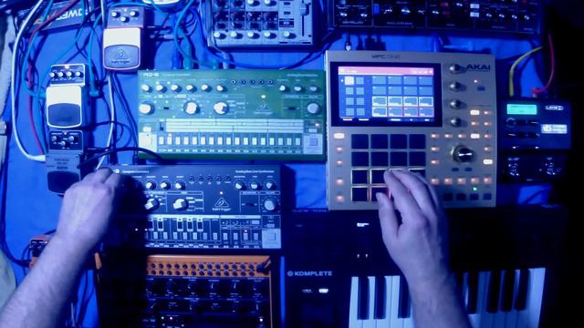 Live Session 5: Behringer TD-3, Behringer RD-6, Behringer Model D, Behringer Crave & AKAI MPC One смотреть онлайн