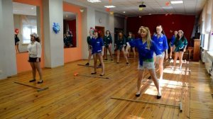 танец со швабрами