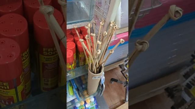 Розги для избиения детей в магазине хозтоваров. Наказание палками в Сингапуре. Singapore caning. смотреть онлайн