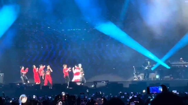 Stray Kids Super Bowl - Lollapalooza Paris 2023 смотреть онлайн